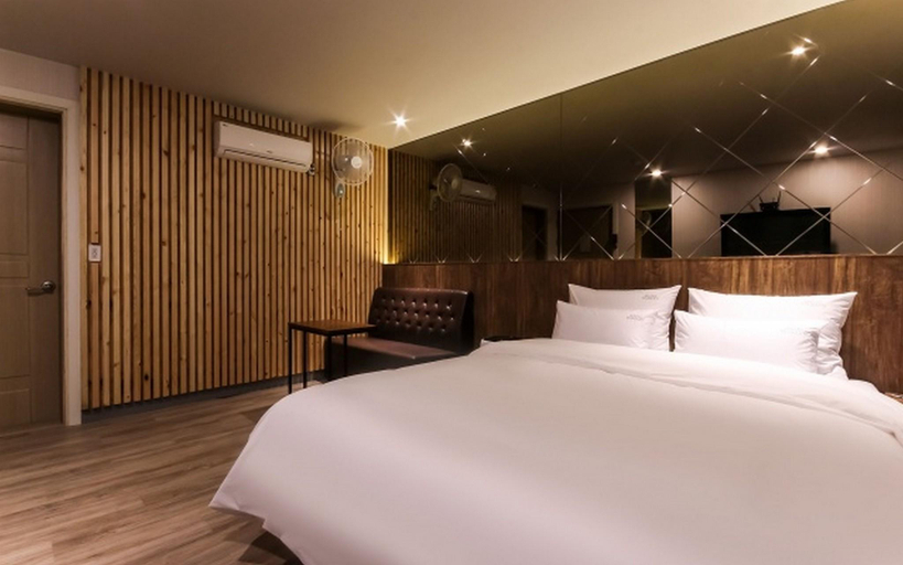 Bedroom 3, Ulsan Sinjeong-dong Marilyn, Jung