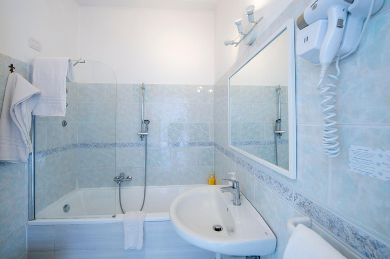 Bathroom 4, Villa Bella Vista, Salerno