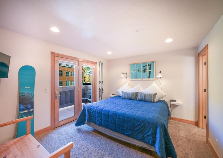 Room 2, 202 Mill Creek (72 River Run Road) 4 Bedroom Condo by RedAwning, Summit