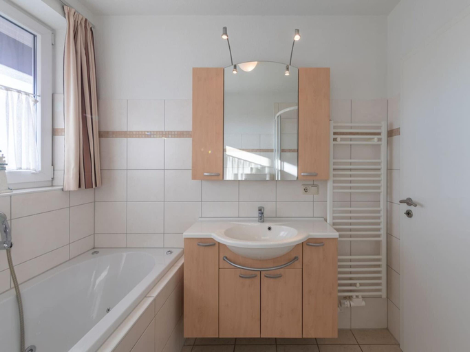 Bathroom 4, liebevoll eingerichtetes Appartement, Mecklenburgische Seenplatte