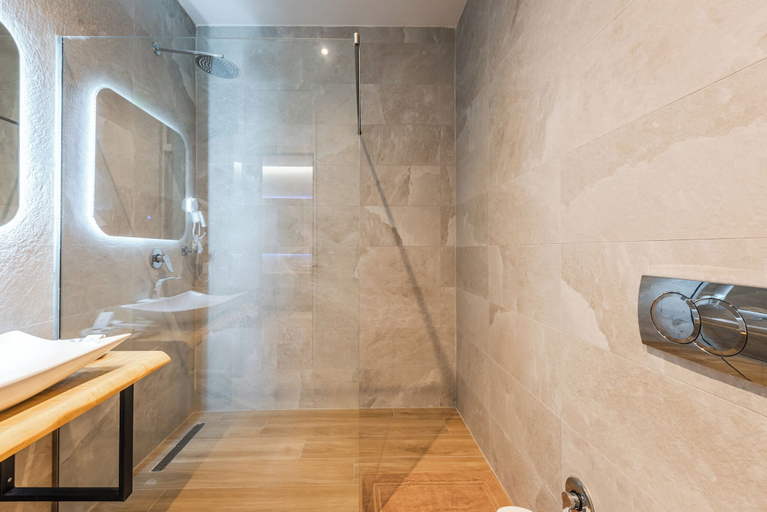 Bathroom 2, Marina Luxury Jacuzzi Suites by PS, Durrësit