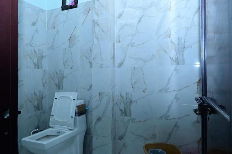 Bathroom 3, White stay house, Azamgarh