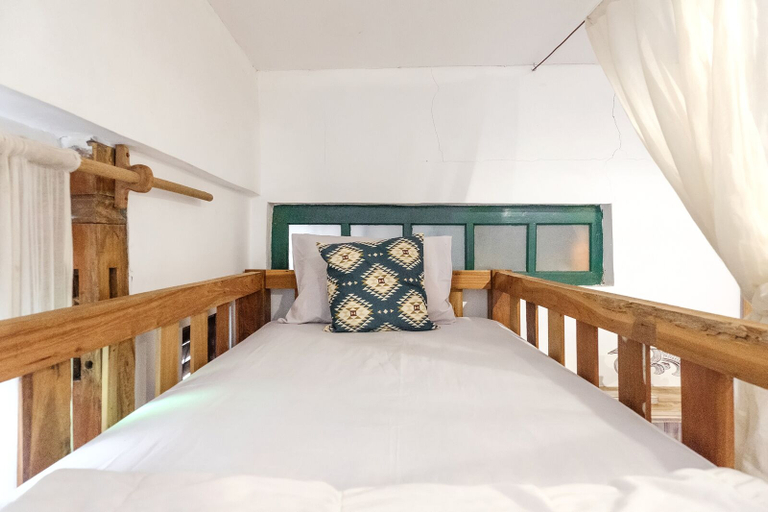Room 4, TwoSpaces Living at Wave And Chill House, Badung
