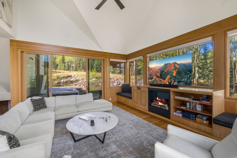 Living area 4, Slopeside Chalet 4 Bedroom Home by RedAwning, San Miguel