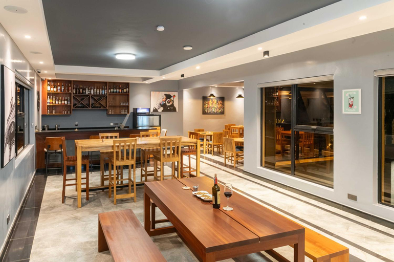 Food & Drinks 4, The Meru House, South Imenti