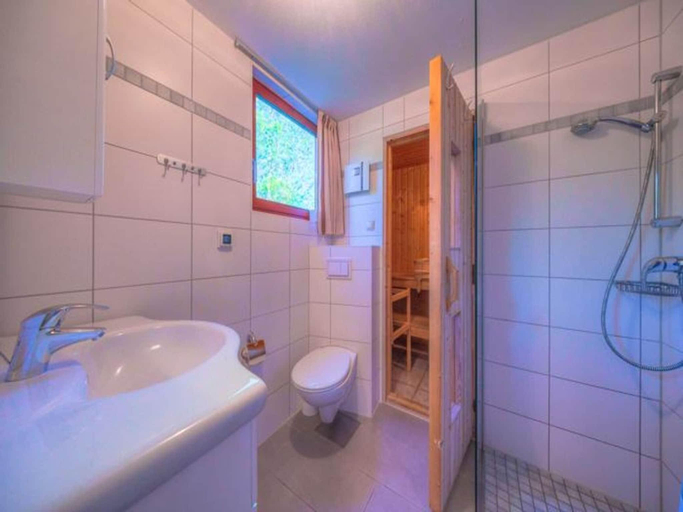 Bathroom 3, Ferienhaus im Ferienpark Mirow, Mecklenburgische Seenplatte