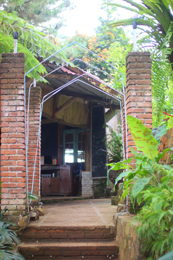 Facility 5, Brandweer Cafe & Camp, Bandung