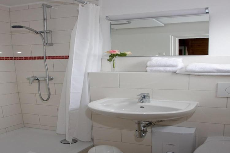 Bathroom 3, Ferienhaus im Ostseeresort Dampland in perfekter Lage, Rendsburg-Eckernförde