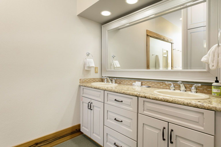 Bathroom 2, 770 Potato Patch 4 Bedroom Townhouse, Eagle