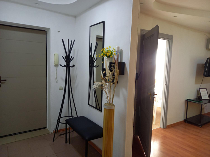 Bedroom 2, N195 Три большие кровати в Звёздный оазис Mr.HOUSE, Aqtobe