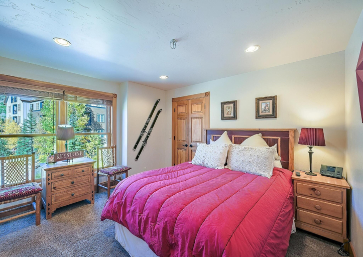 Room 3, 202 Mill Creek (72 River Run Road) 4 Bedroom Condo by RedAwning, Summit