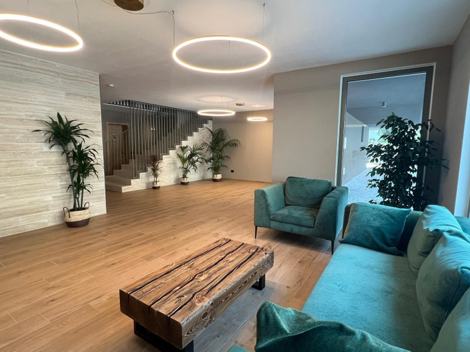 Reception, Yugogo Trento, Trento