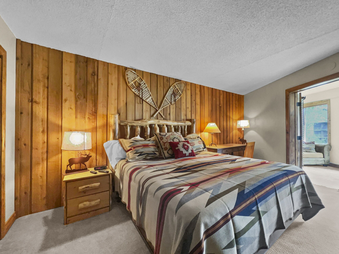 Room 5, Be310 Bridge End Pet Friendly 2 Bedroom Condo by RedAwning, Summit