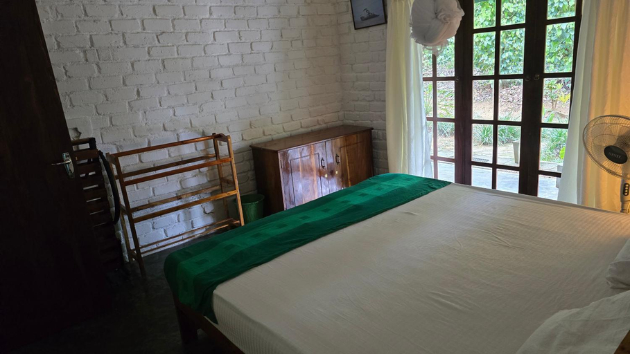 Bedroom 2, Nature Hub Koslanda Holiday House, Hildummulla