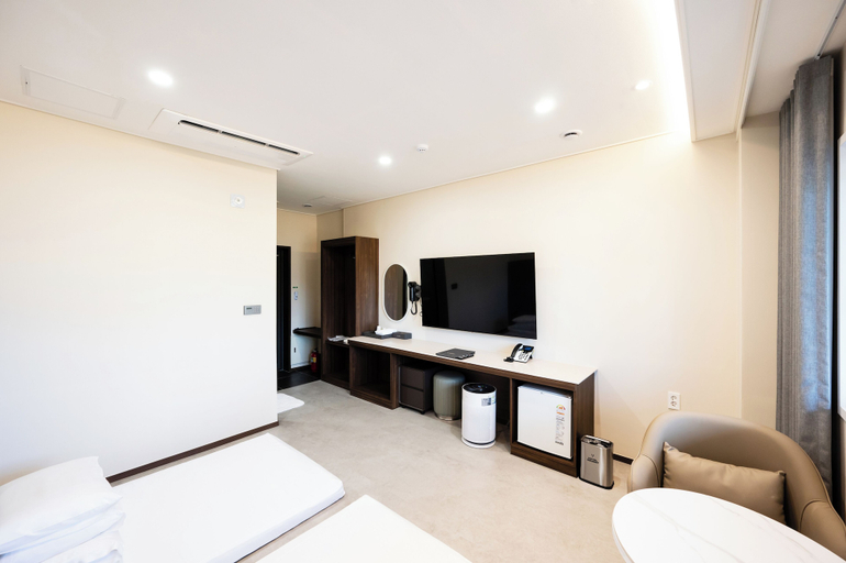 Room 2, VAVANT TOURIST HOTEL, Muan