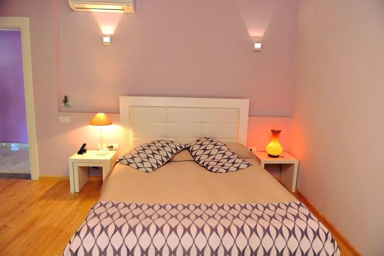 Bedroom 2, Hotel & Restaurant White City, Beratit