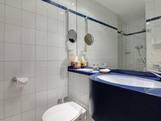 Bathroom 5, Hotel Alte Wache Hamburg, Hamburg