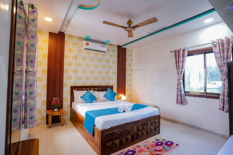 Room 2, Sai Hill's Holiday's, Satara