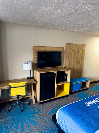 Bedroom 3, Days Inn by Wyndham Lincoln, IL/Route 66, Logan