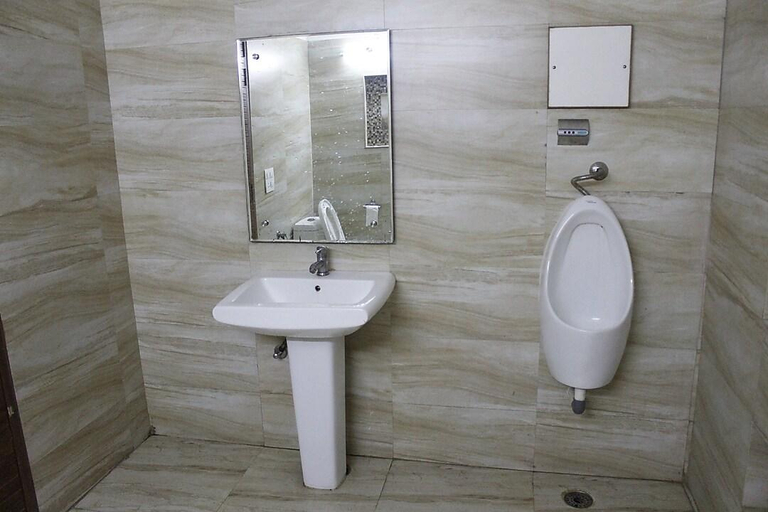 Bathroom 3, HOTEL SHAHI HAVELI, Bø