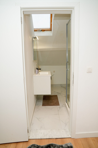 Bathroom 2, Modern 1BR 1LR Apartment Walk To Rabot, Oost-Vlaanderen