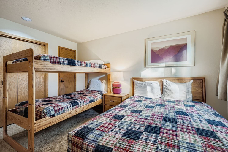 Room 4, Frostfire B19 2 Bedroom Condo, Summit