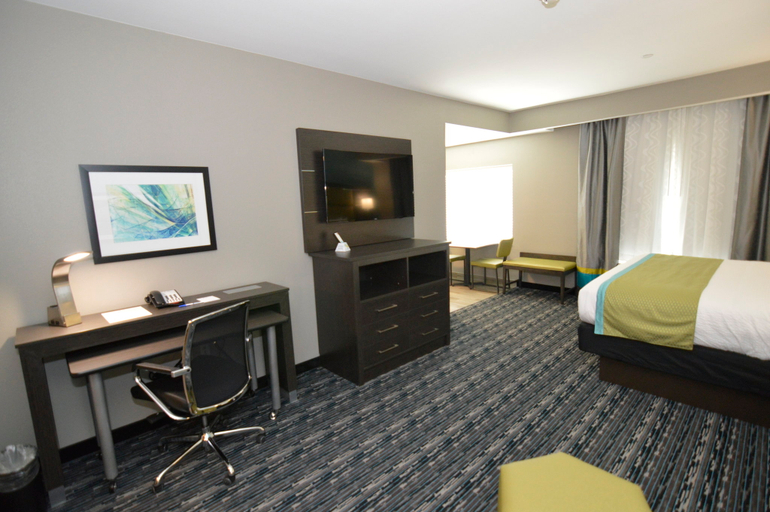 Bedroom 2, Holiday Inn Express & Suites PASADENA HOUSTON SOUTHEAST by IHG, Houston