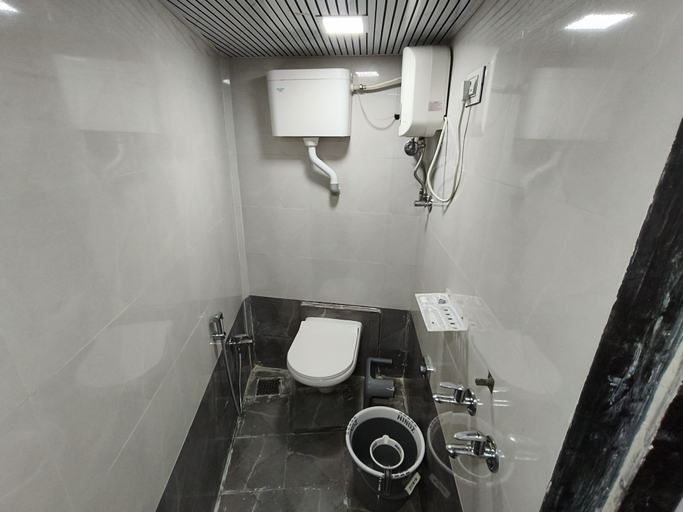 Bathroom 5, Basera Dormitory and Separate Cabins, Mumbai Suburban