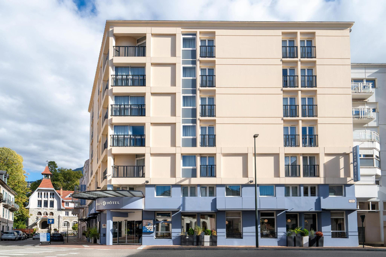 Exterior & Views