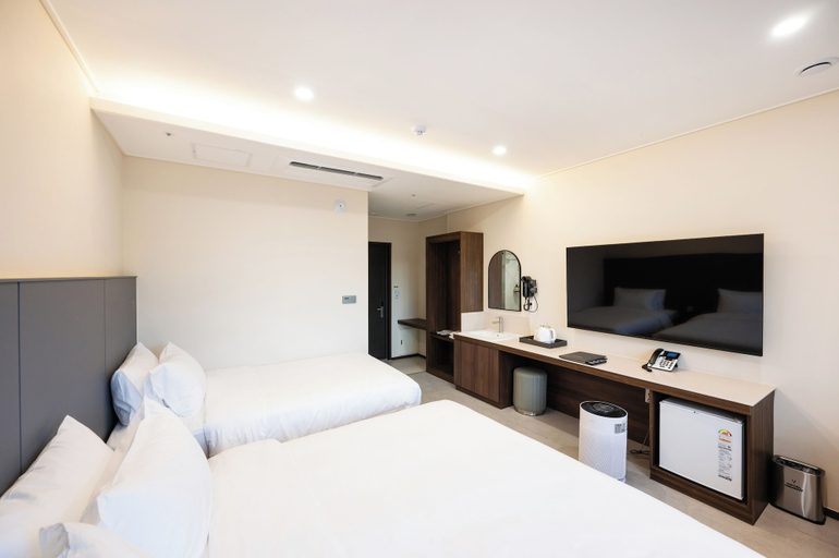 Room 4, VAVANT TOURIST HOTEL, Muan