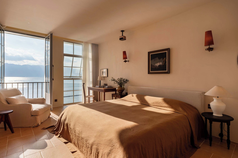 Room 4, Dali Mountain and Lake View Hotel, Dali Bai