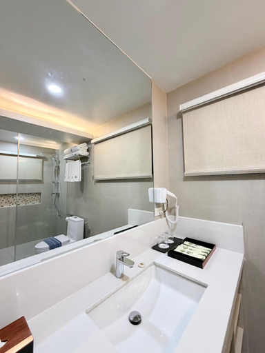 Bathroom 4, Solina Beach and Nature Resort, Carles