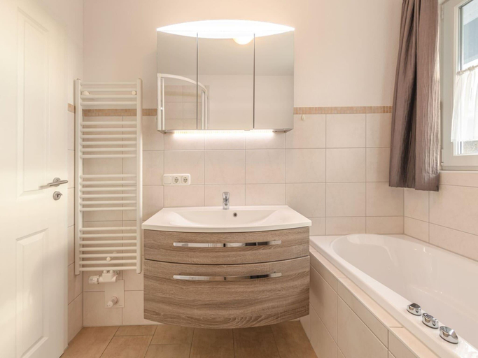 Bathroom 4, liebevoll eingerichtetes Appartement, Mecklenburgische Seenplatte