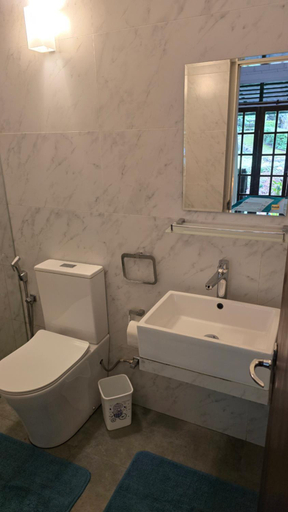 Bathroom 3, Nature Hub Koslanda Holiday House, Hildummulla