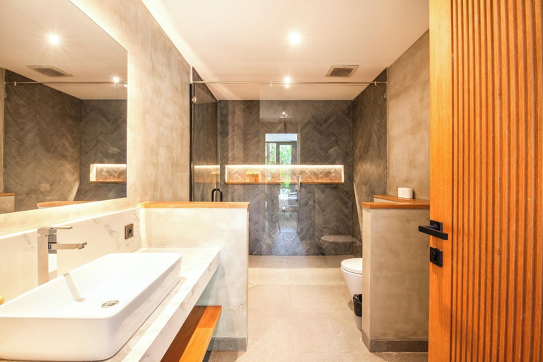 Bathroom 4, Elegant 5BR Villa Beach at 200m Canggu, Badung