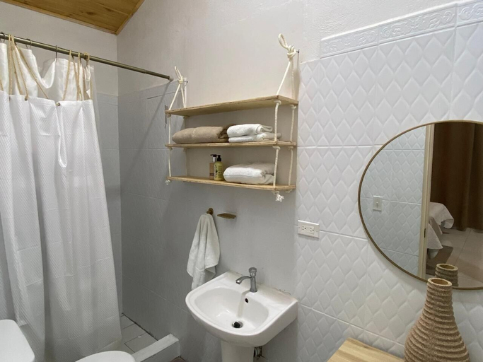 Bathroom 2, zenda house, Soná