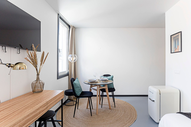 Living area 2, Regras Apartments & Garden A10 by Benefit Collection, Porto