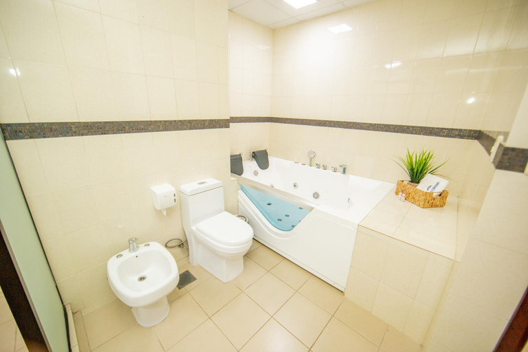 Bathroom 3, Howard Johnson Ciudad Del Este, Ciudad del Este