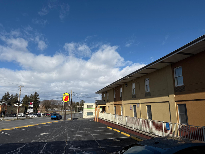 Exterior & Views 3, Super8 Allentown, Lehigh
