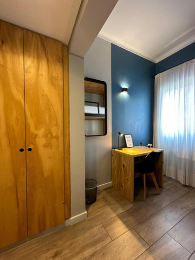 Others 5, Huli B&B, Capital