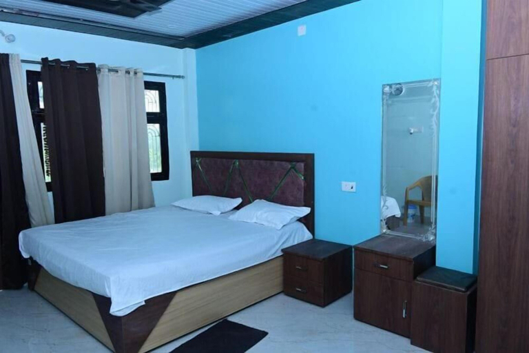 Room 4, White stay house, Azamgarh