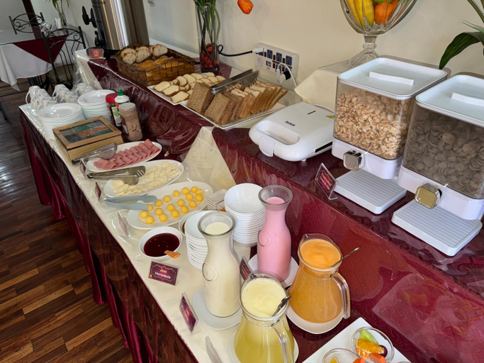 Food & Drinks 4, Luxstone Executive & Suites, Pedro Domingo Murillo