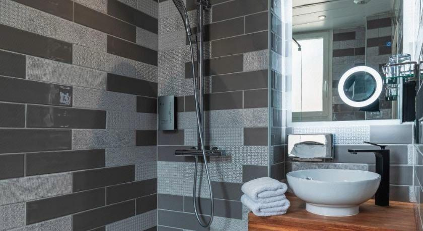 Bathroom 4, Hotel de Bellevue, Paris