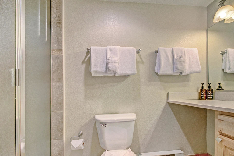 Bathroom, CM244S Copper Mtn Inn by RedAwning, Summit