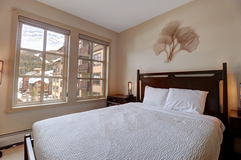 Room 4, Pp409 Passage Point 2 Bedroom Condo, Summit
