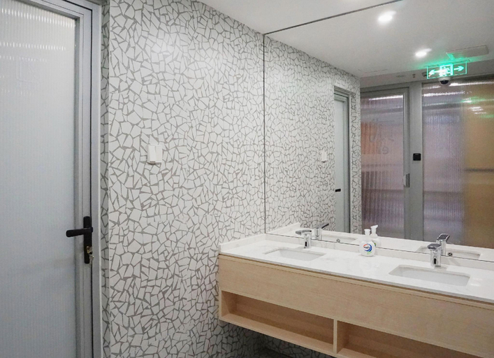 Bathroom 4, WeFlow Hostel - Shanghai Xintiandi, Shanghai