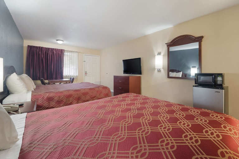 Bedroom 2, Econo Lodge Thomaston, Upson