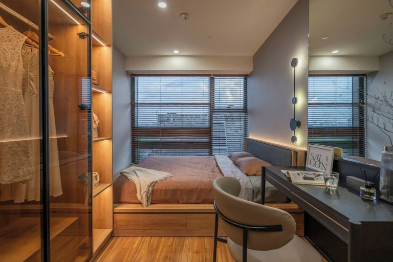 Room 5, Luxury Residence at Metropole, District 2