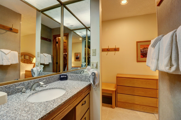 Bathroom 5, Vs741 Village Sqaure 3 Bedroom Condo by RedAwning, Summit