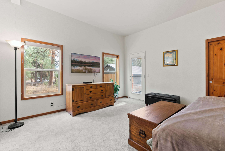 Room 5, Just Around the Bend For 8, Deschutes